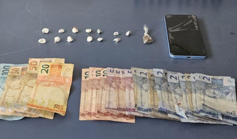 PM prende suspeitos por tráfico de drogas durante patrulhamento