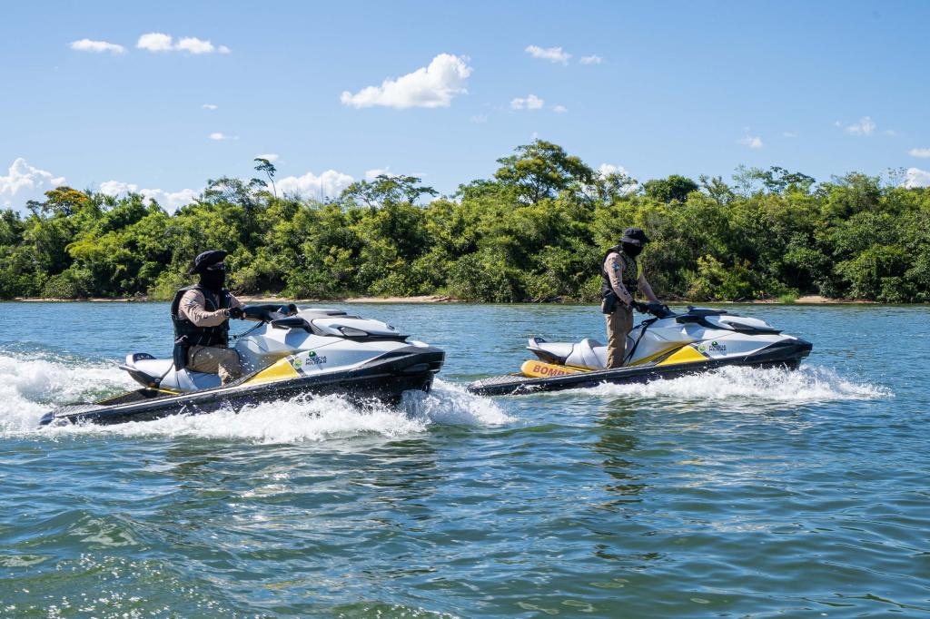 Por terra e água, forças de segurança garantem verão tranquilo...