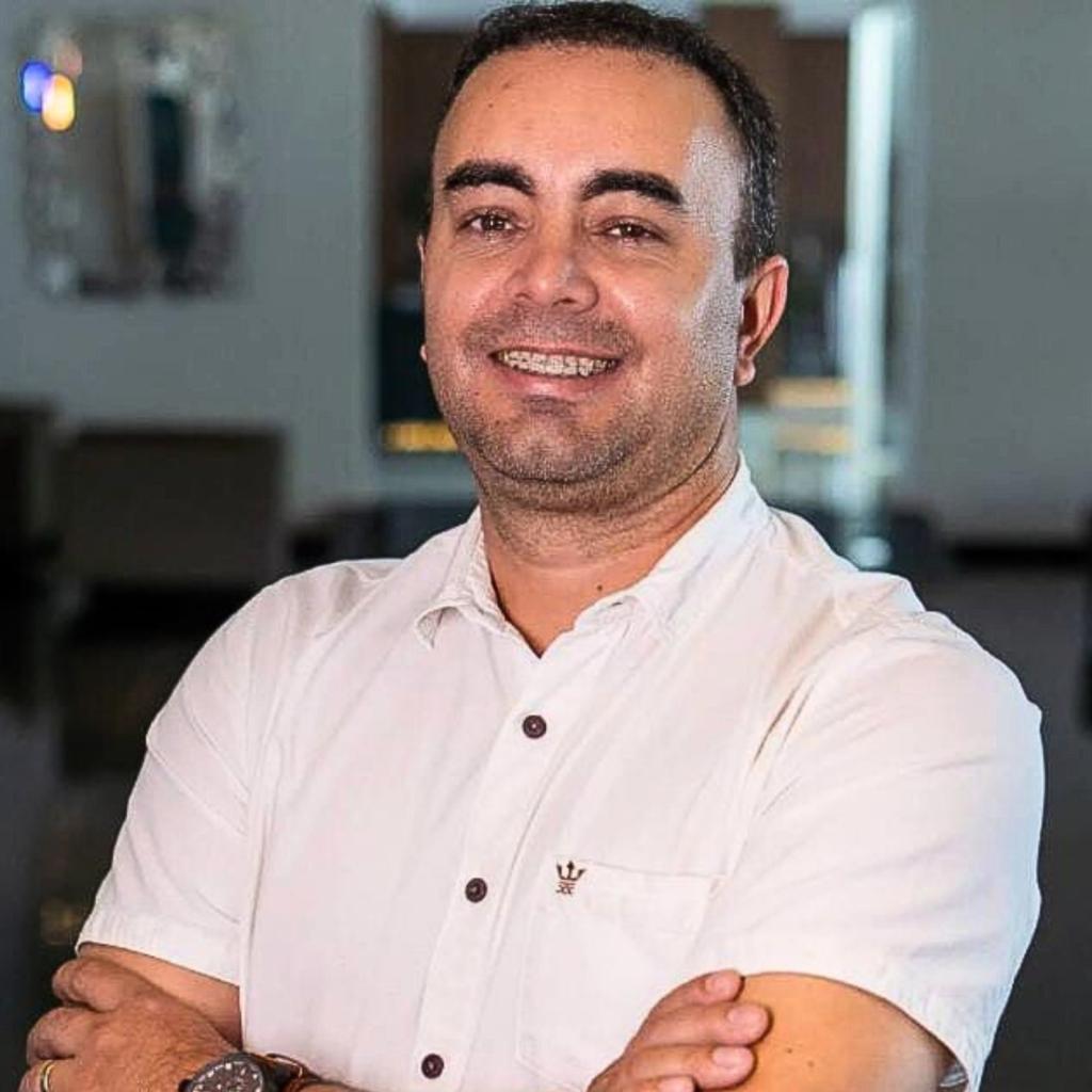 “Currículo em Crise: Um Diagnóstico Urgente da Educação Brasileira”