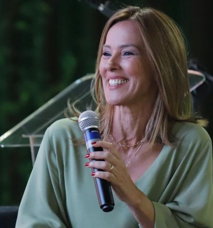 Juliane Guzzoni ministra palestra beneficente em celebração ao Dia da Mulher em...