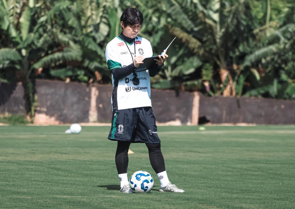 Maringá FC recebe treinador sul-coreano para período de estágio com a comissão...