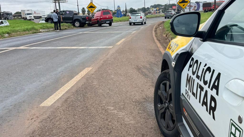 Óleo na pista provoca acidente com engavetamento envolvendo quatro veículos...