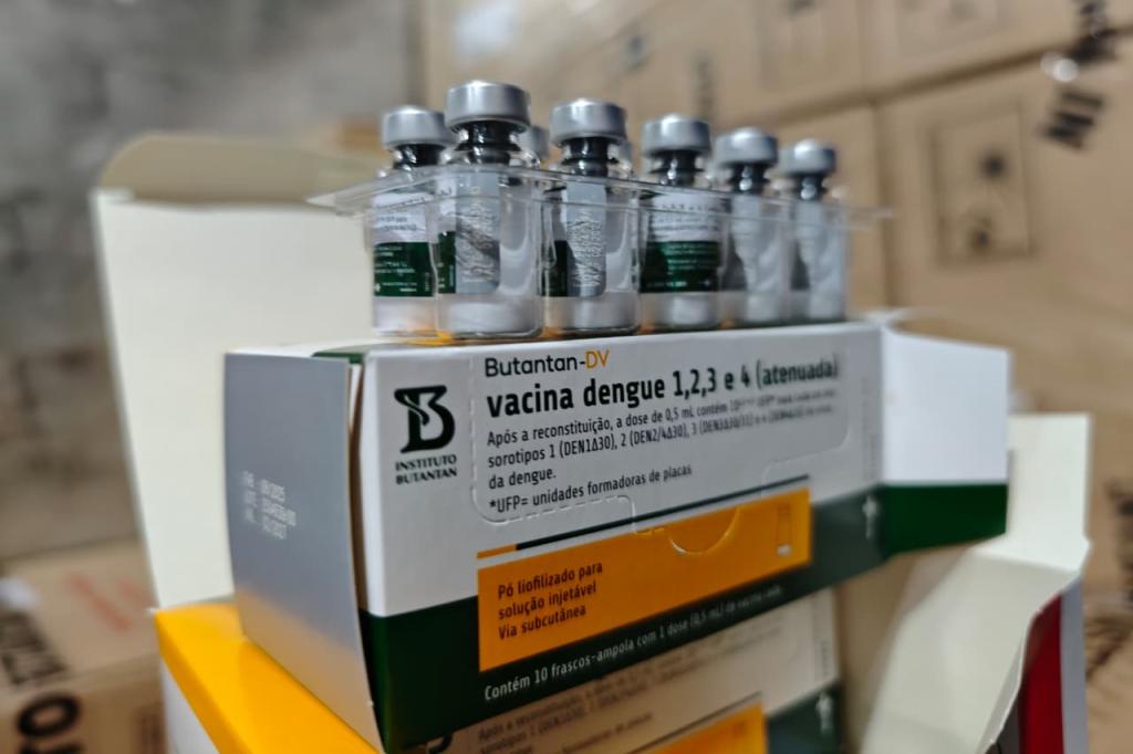 Paraná inicia entrega de vacinas contra dengue e amplia proteção de profissionais...