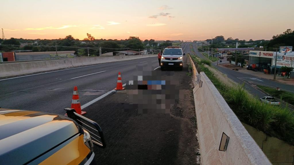 Pedestre morre após atropelamento na BR-376; veículo foge sem prestar socorro