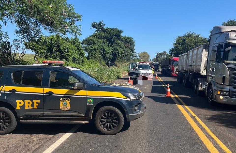 Colisão frontal na BR-376 deixa motociclista morta na manhã desta...