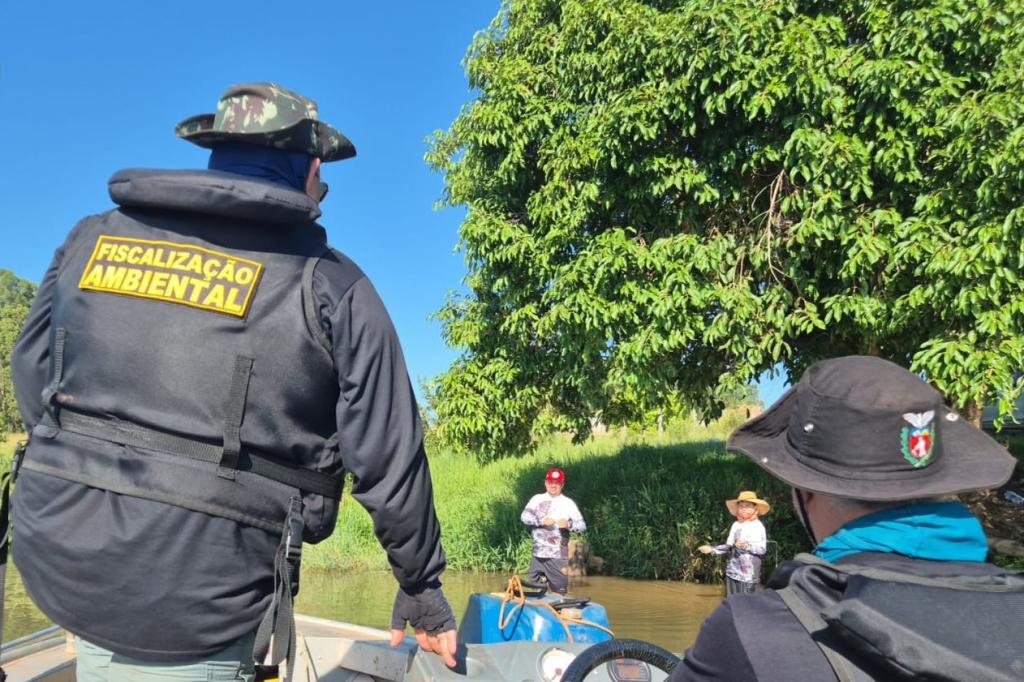 IAT apreende 222 quilos de peixe e aplica R$ 169,2...