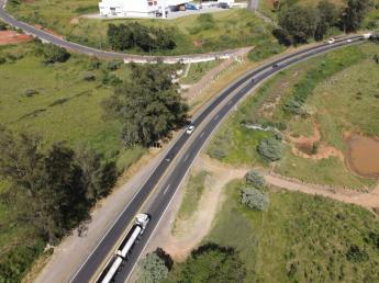 Feriado prolongado impulsiona viagens e exige atenção redobrada nas estradas
