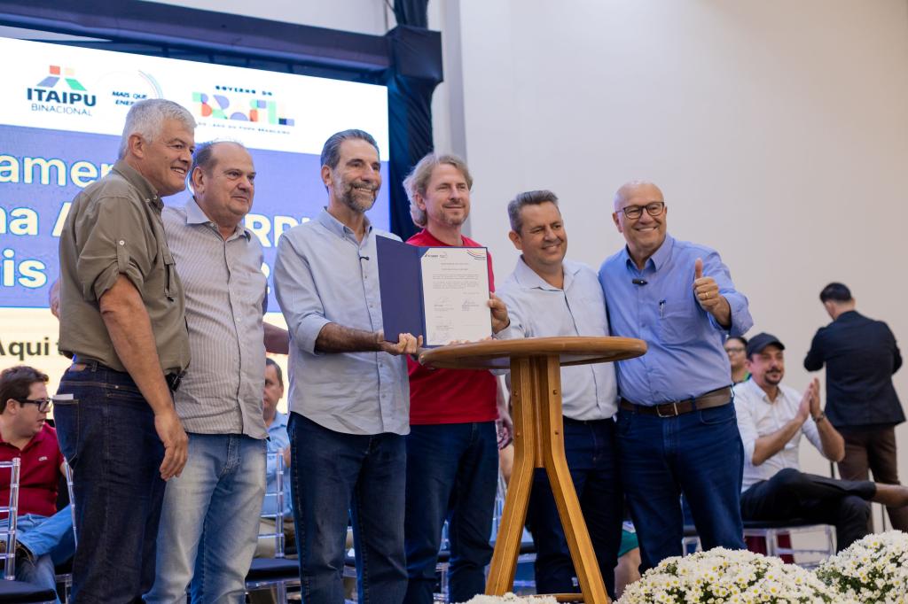 Itaipu renova programa que beneficia 30 mil alunos do Norte...