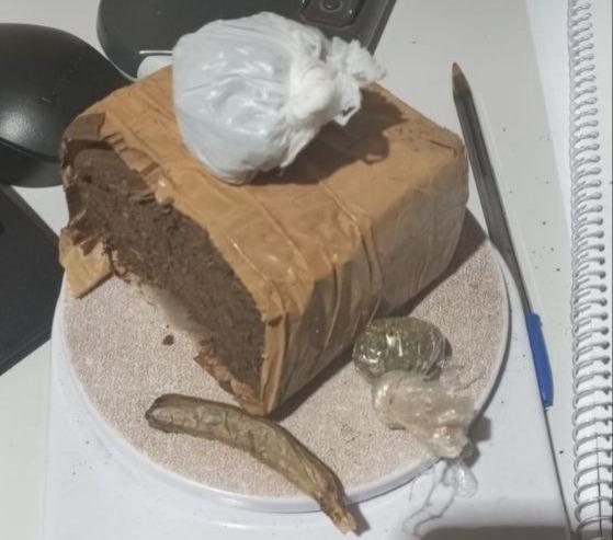 Polícia Militar prende dois jovens por suspeita de tráfico de drogas no...