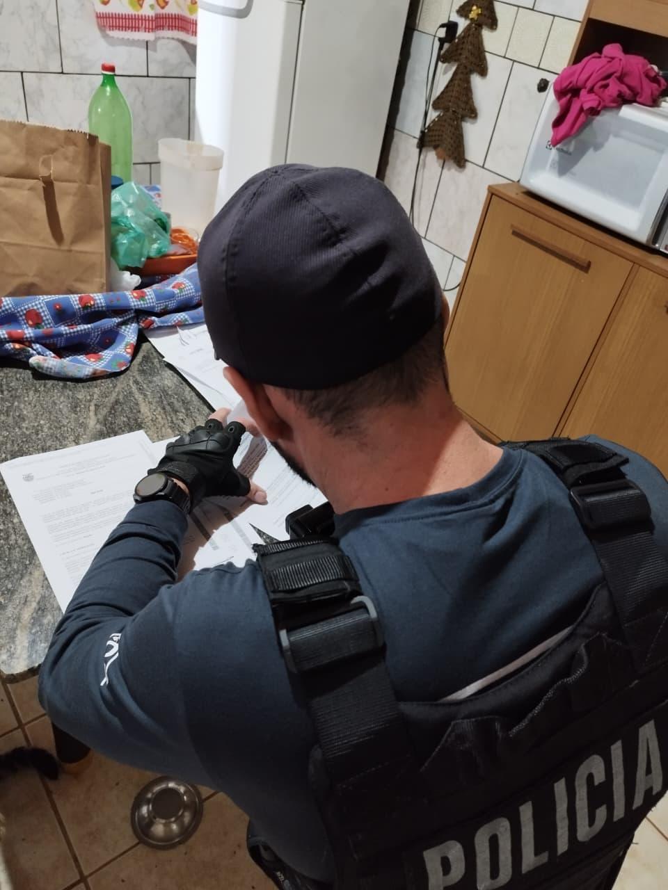 https://jornalnoroeste.com/uploads/images/2026/05/em-maringa-e-santa-fe-gaeco-cumpre-15-mandados-na-operacao-van-gogh-que-apura-crimes-de-trafico-de-drogas-extorsao-peculato-e-corrupcao-passiva-bg-17000-7e0e5.jpeg