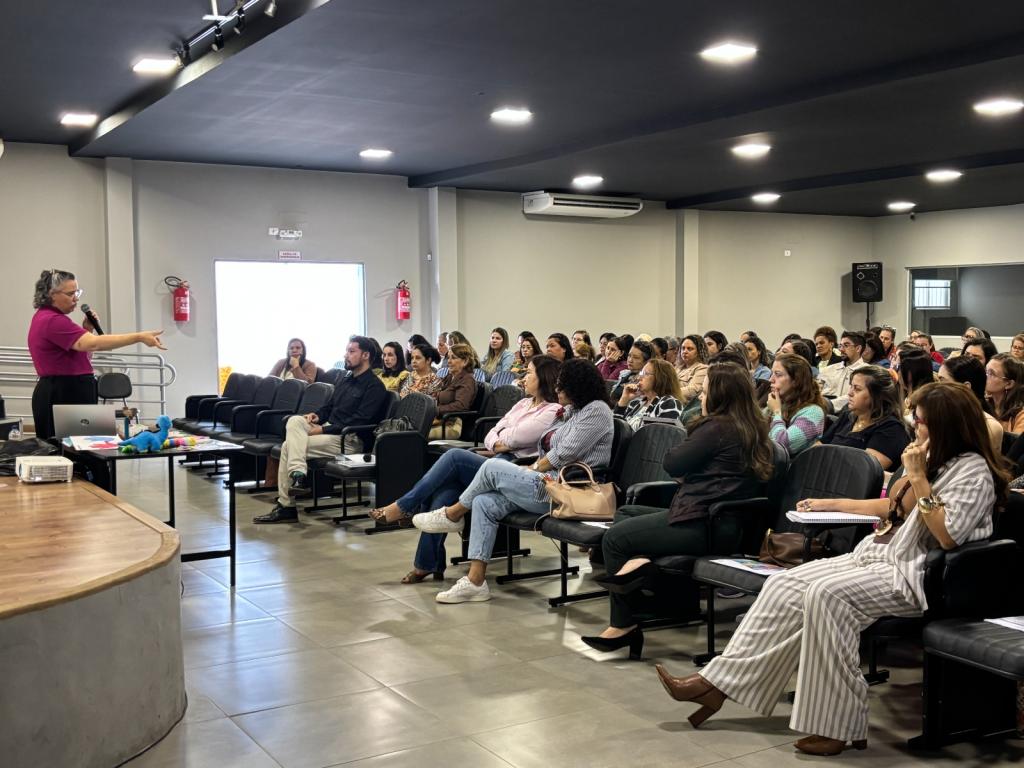 Nova Esperança promove capacitação sobre manejo de comportamento de alunos...