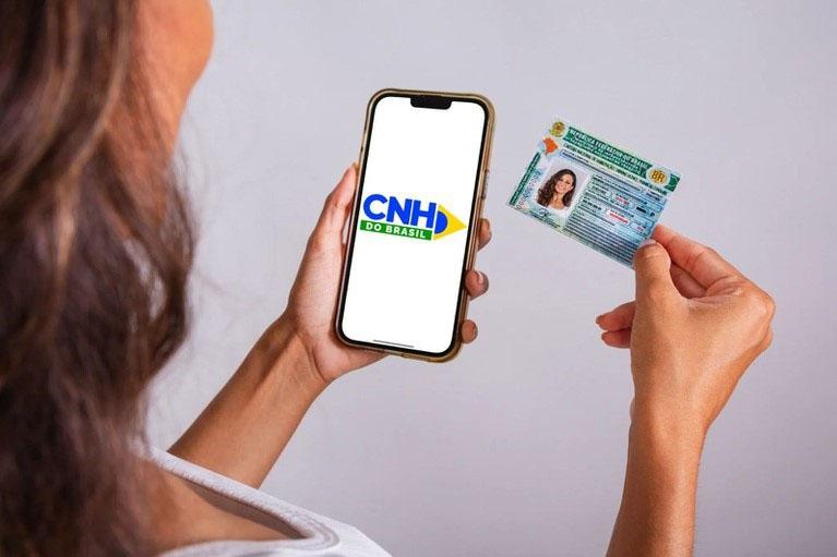 Com 81 mil novas habilitações emitidas em 6 meses, paranaenses...