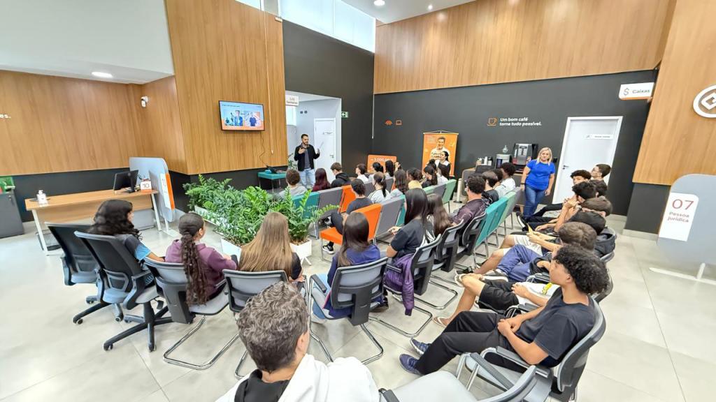 Cresol Pioneira mobiliza comunidade com ações de educação financeira na...