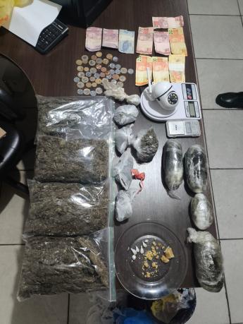 Polícia Militar apreende crack, maconha e haxixe durante ação na...