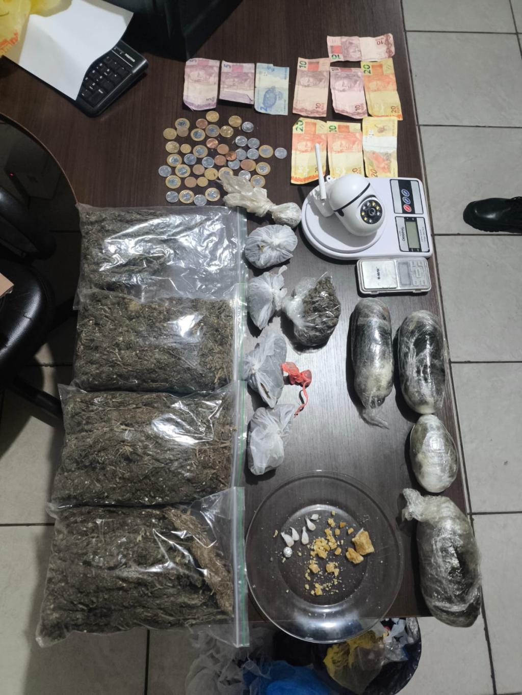 /images/2026/06/policia-militar-apreende-crack-maconha-e-haxixe-durante-acao-na-madrugada-desta-segunda-01-em-nova-esperanca.jpeg
