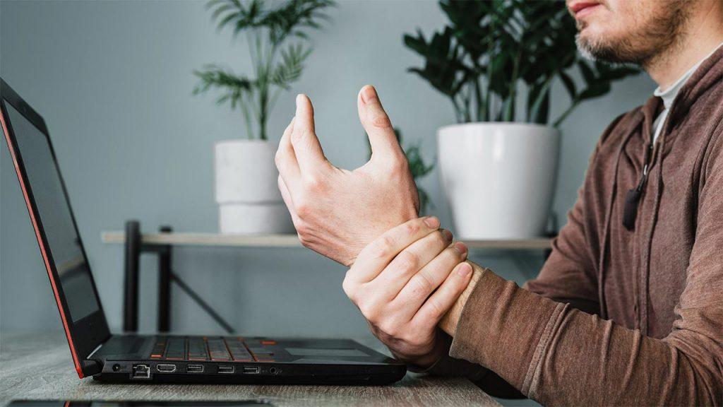 Quando o trabalho adoece: dores e lesões por esforço repetitivo crescem no...