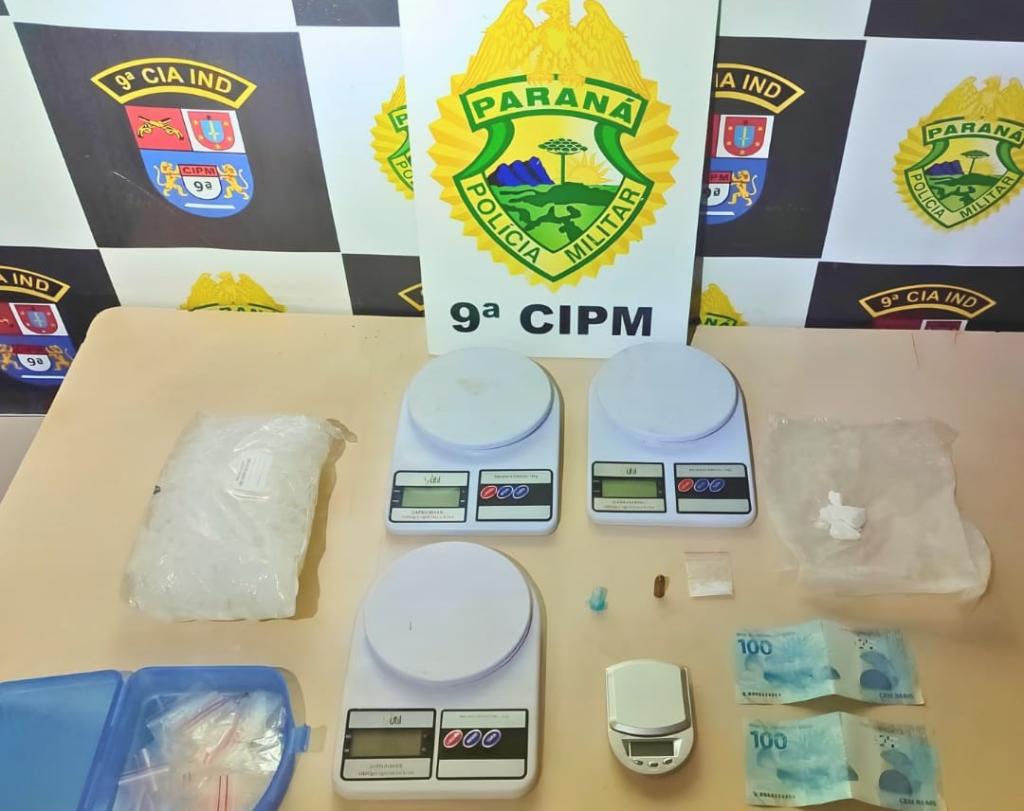 ROTAM prende suspeito por tráfico de drogas e apreende cocaína, balanças e...