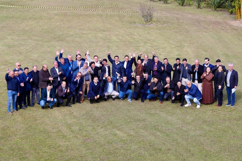 Sandro Alex recebe apoio de 25 prefeitos da Região Metropolitana...