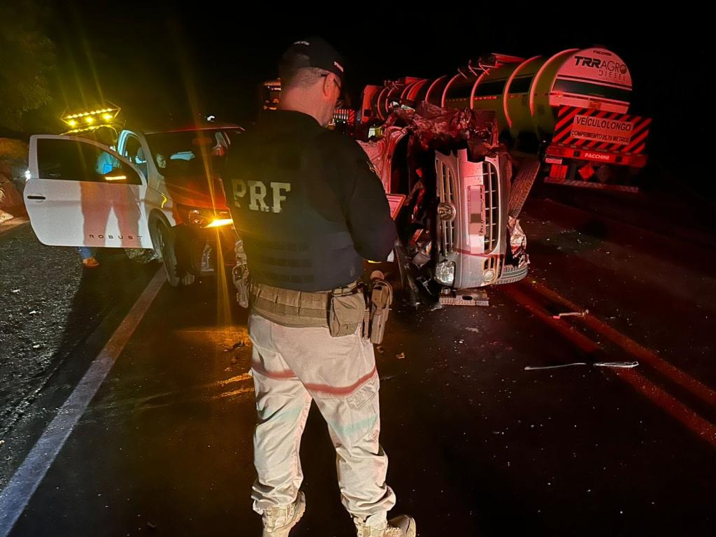 Acidente envolvendo veículo de Presidente Castelo Branco deixa três mortos na BR-376,...