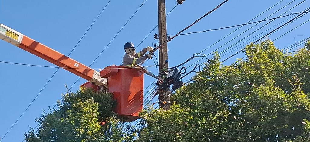 Copel inicia nova etapa de instalação de cabos protegidos em Mandaguaçu