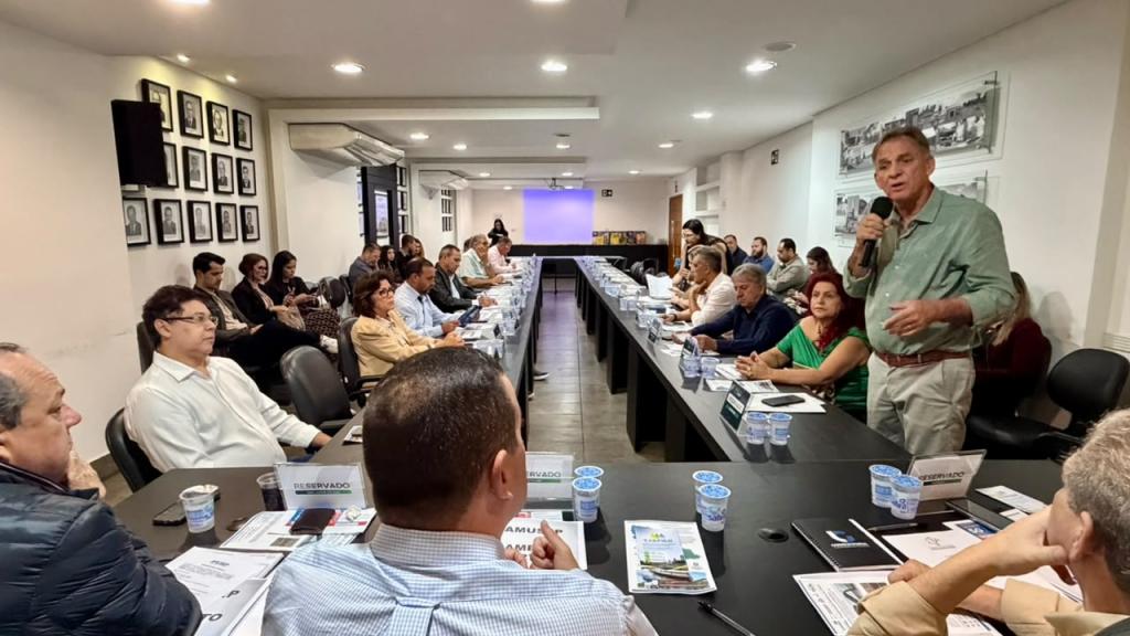Deca Silvestre reforça parceria da Casa Civil com municípios da Amusep