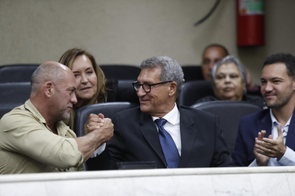 https://jornalnoroeste.com/uploads/images/2026/07/henrique-pinto-recebe-titulo-de-cidadao-benemerito-do-parana-por-trajetoria-de-contribuicao-ao-desenvolvimento-do-estado-bg-17429-2d9c9.jpeg