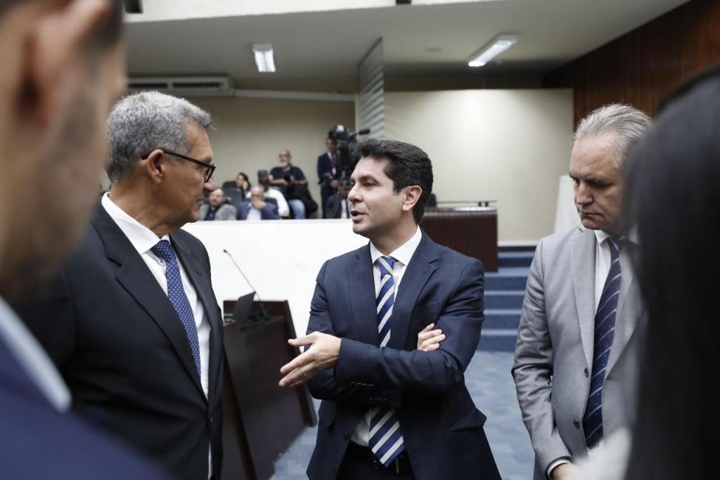 https://jornalnoroeste.com/uploads/images/2026/07/henrique-pinto-recebe-titulo-de-cidadao-benemerito-do-parana-por-trajetoria-de-contribuicao-ao-desenvolvimento-do-estado-bg-17429-718d9.jpeg