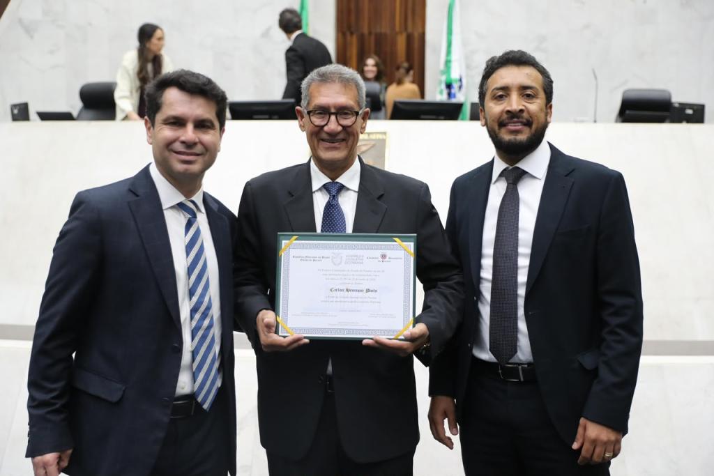 https://jornalnoroeste.com/uploads/images/2026/07/henrique-pinto-recebe-titulo-de-cidadao-benemerito-do-parana-por-trajetoria-de-contribuicao-ao-desenvolvimento-do-estado-bg-17429-79ceb.jpeg