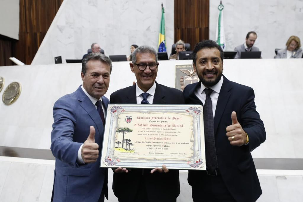 https://jornalnoroeste.com/uploads/images/2026/07/henrique-pinto-recebe-titulo-de-cidadao-benemerito-do-parana-por-trajetoria-de-contribuicao-ao-desenvolvimento-do-estado-bg-17429-7e36e.jpeg