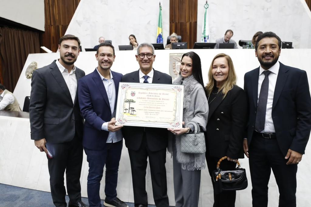https://jornalnoroeste.com/uploads/images/2026/07/henrique-pinto-recebe-titulo-de-cidadao-benemerito-do-parana-por-trajetoria-de-contribuicao-ao-desenvolvimento-do-estado-bg-17429-87e6d.jpeg