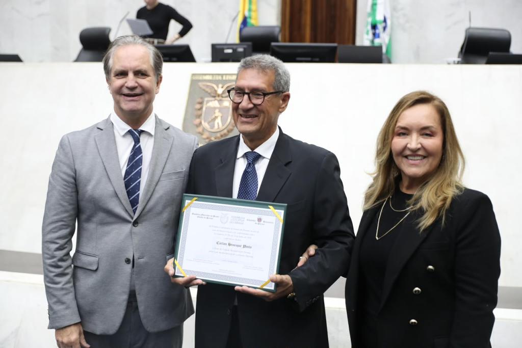 https://jornalnoroeste.com/uploads/images/2026/07/henrique-pinto-recebe-titulo-de-cidadao-benemerito-do-parana-por-trajetoria-de-contribuicao-ao-desenvolvimento-do-estado-bg-17429-92979.jpeg