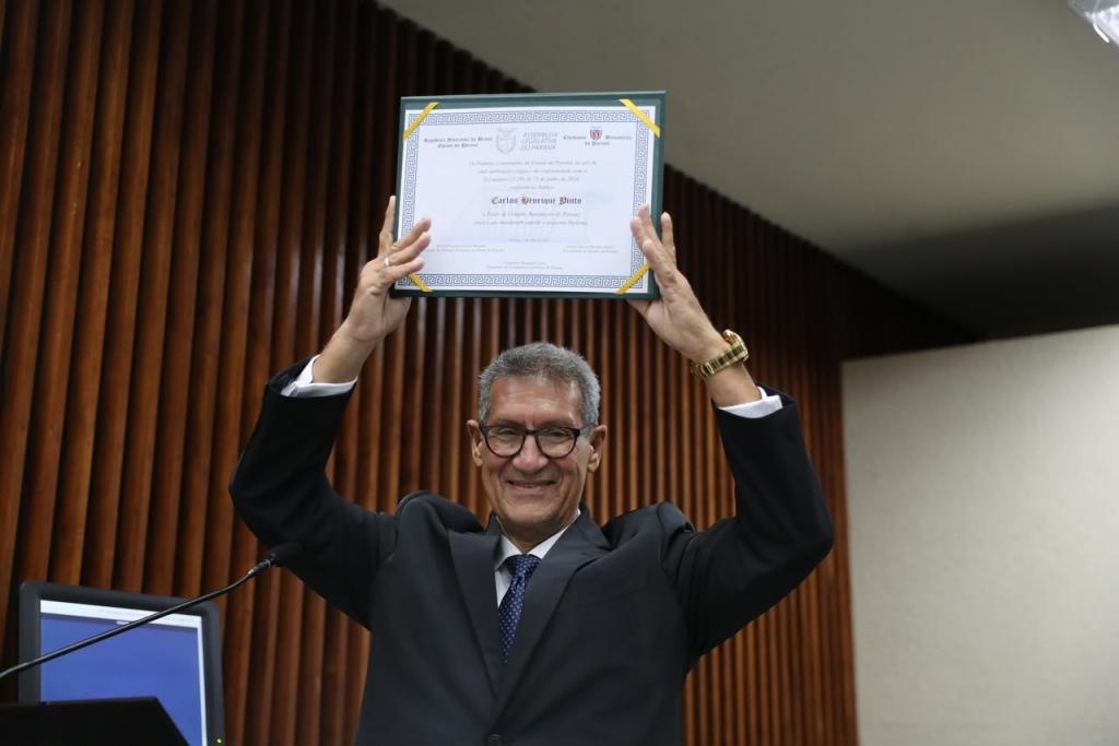 https://jornalnoroeste.com/uploads/images/2026/07/henrique-pinto-recebe-titulo-de-cidadao-benemerito-do-parana-por-trajetoria-de-contribuicao-ao-desenvolvimento-do-estado-bg-17429-9a654.jpeg
