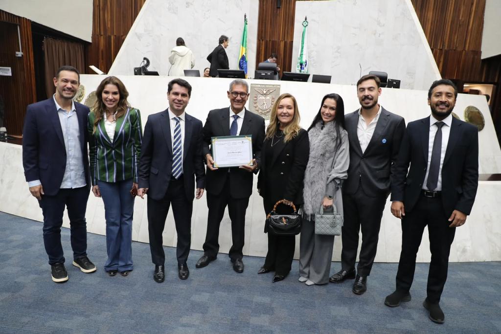 https://jornalnoroeste.com/uploads/images/2026/07/henrique-pinto-recebe-titulo-de-cidadao-benemerito-do-parana-por-trajetoria-de-contribuicao-ao-desenvolvimento-do-estado-bg-17429-9ce9c.jpeg