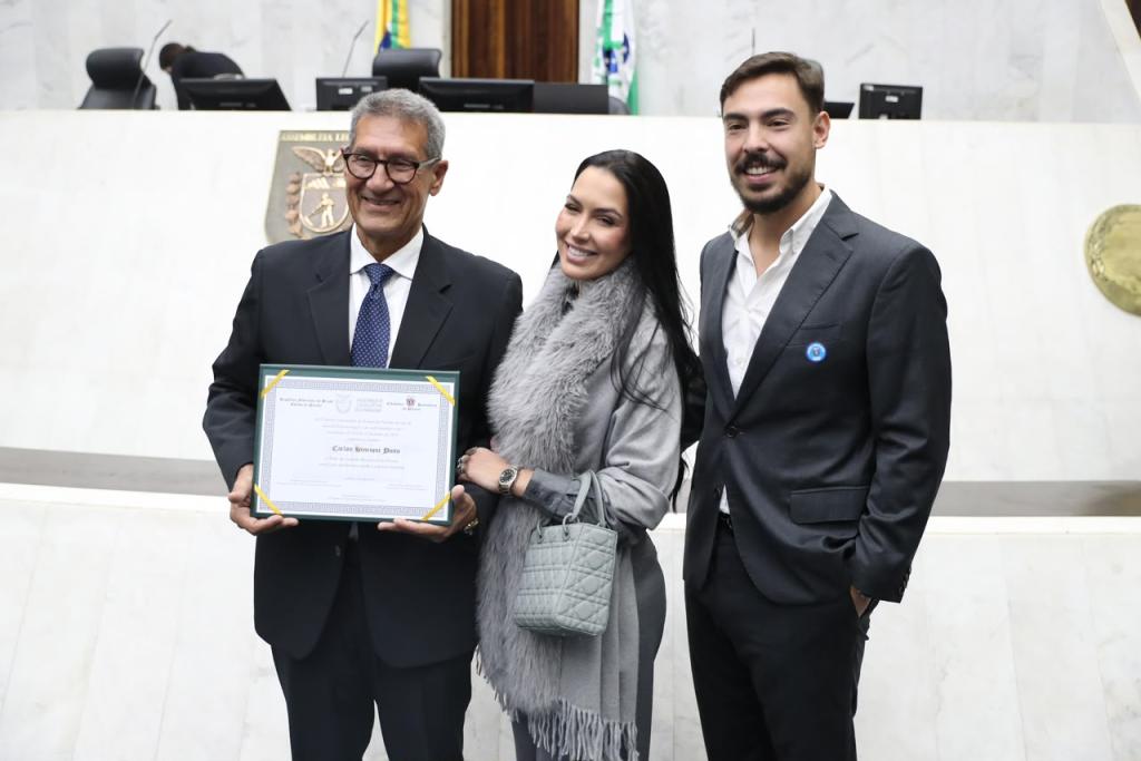 https://jornalnoroeste.com/uploads/images/2026/07/henrique-pinto-recebe-titulo-de-cidadao-benemerito-do-parana-por-trajetoria-de-contribuicao-ao-desenvolvimento-do-estado-bg-17429-bd021.jpeg