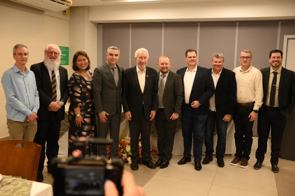 Jantar com a presença do vice-governador apresenta aos associados da...