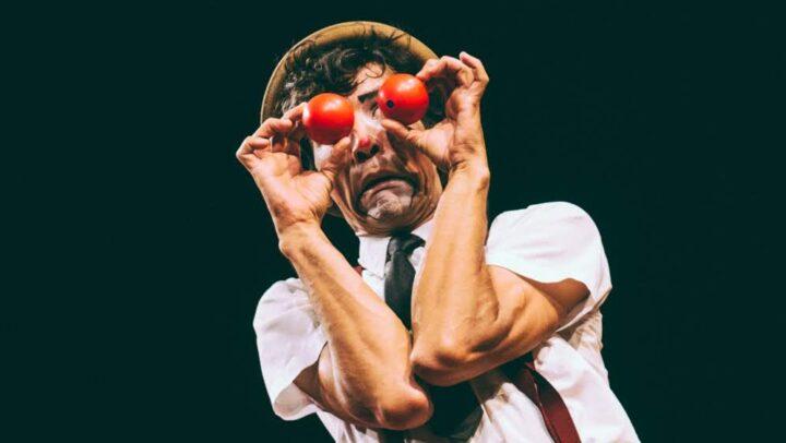 Palhaço Poca Sombra faz espetáculo circense no Teatro Sesc Maringá