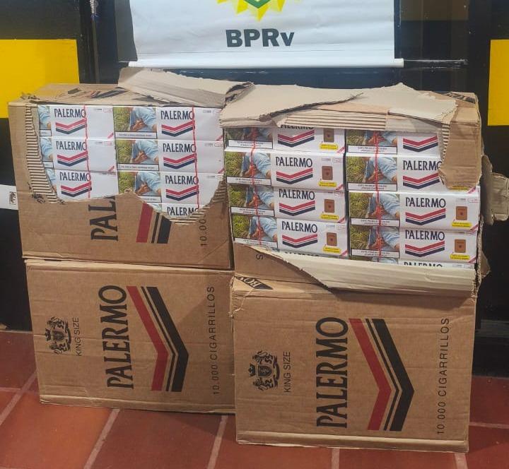 Polícia Rodoviária intercepta carga de 200 pacotes de cigarros contrabandeados em rodovia...