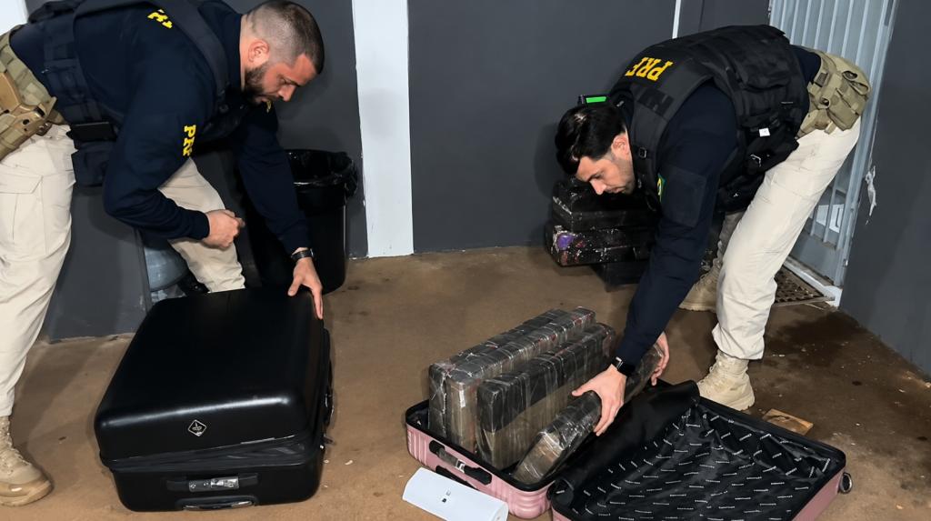 PRF intercepta 124 quilos de maconha na BR-376 e prende...