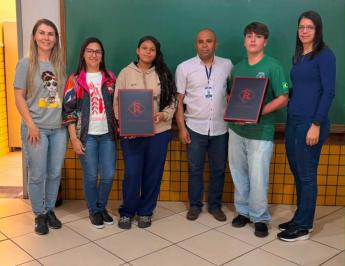 Alunos do Colégio Agrícola Irineu Meneguette discutem a importância da...