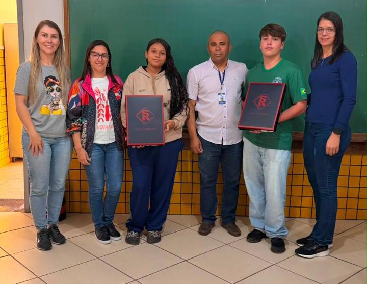 Alunos do Colégio Agrícola Irineu Meneguette discutem a importância da sustentabilidade ambiental...