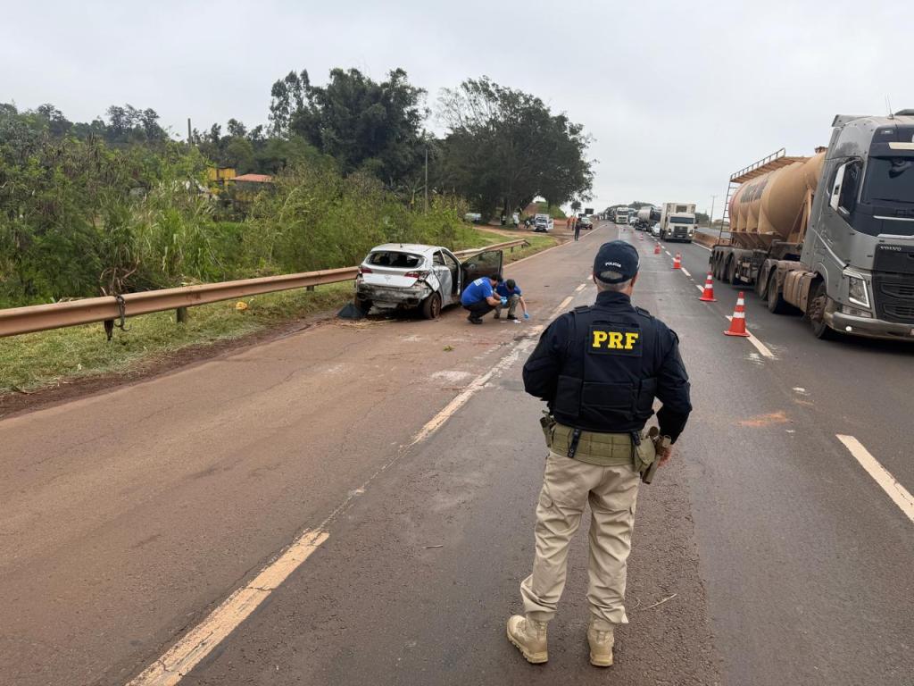 Capotamento de HB20 deixa três jovens mortas na BR-376, em Mandaguaçu