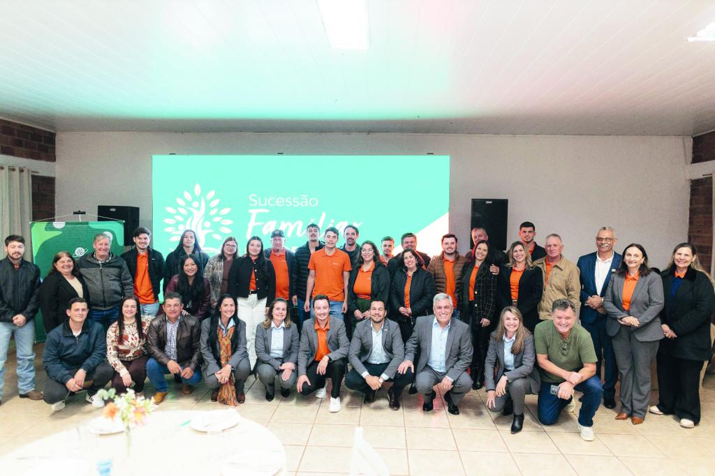 Cresol Pioneira forma primeira turma de projeto de sucessão familiar