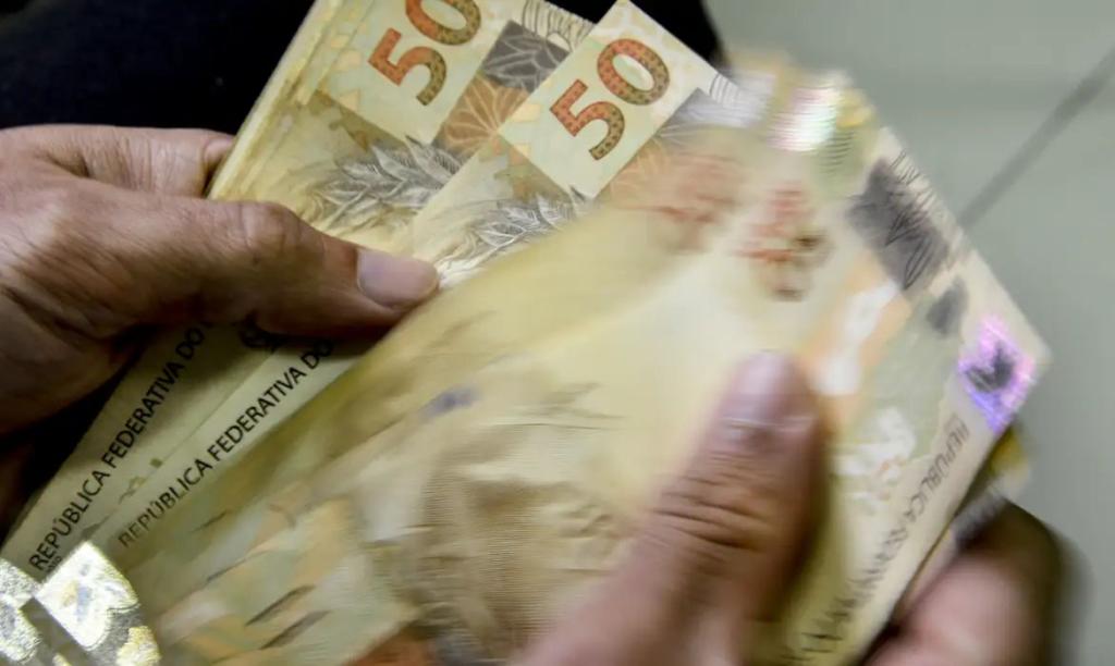 Mais de 3 milhões de beneficiários de programas sociais estão...