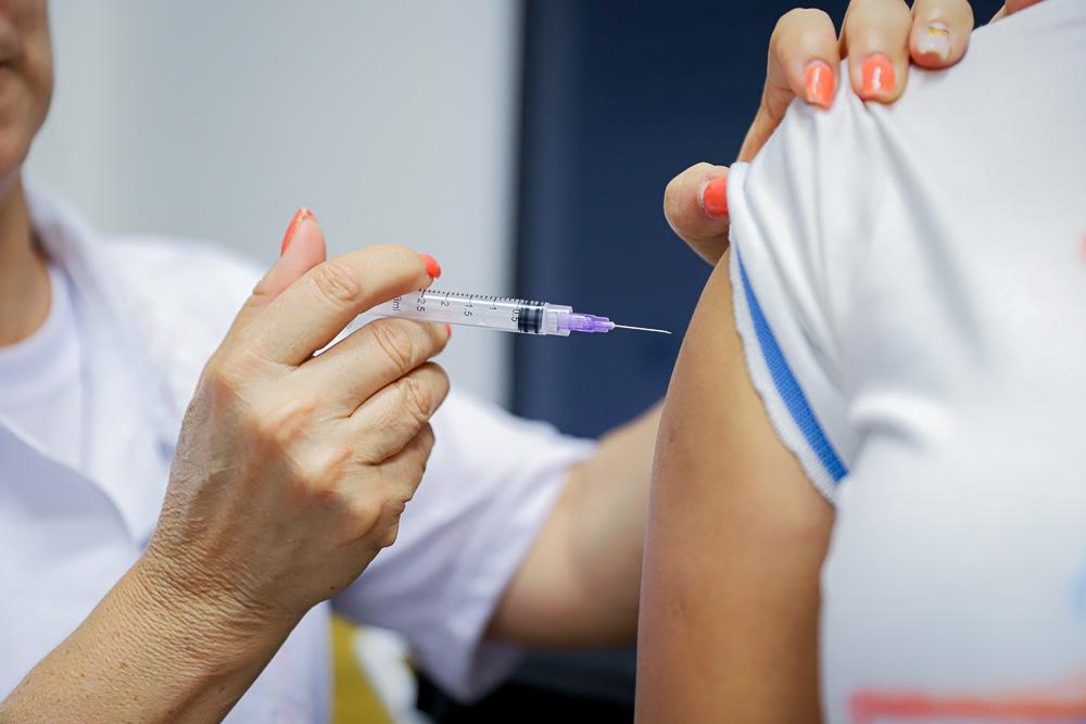 Ministério da Saúde reforça vacinação de crianças e adolescentes no Paraná