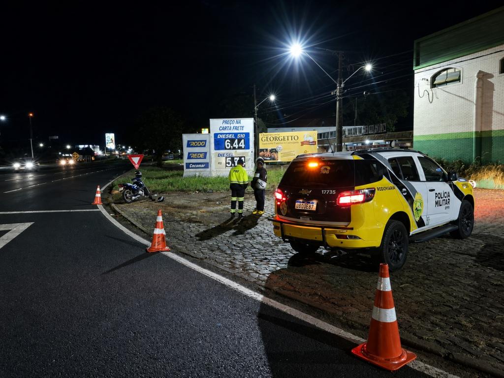 Motociclista fica ferido em colisão lateral entre carro e moto na PR-317,...