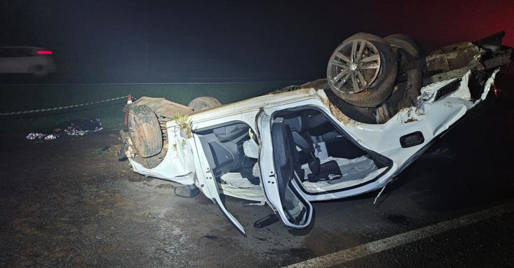 Acidente com capotamento deixa um morto e dois feridos na BR-376, em...
