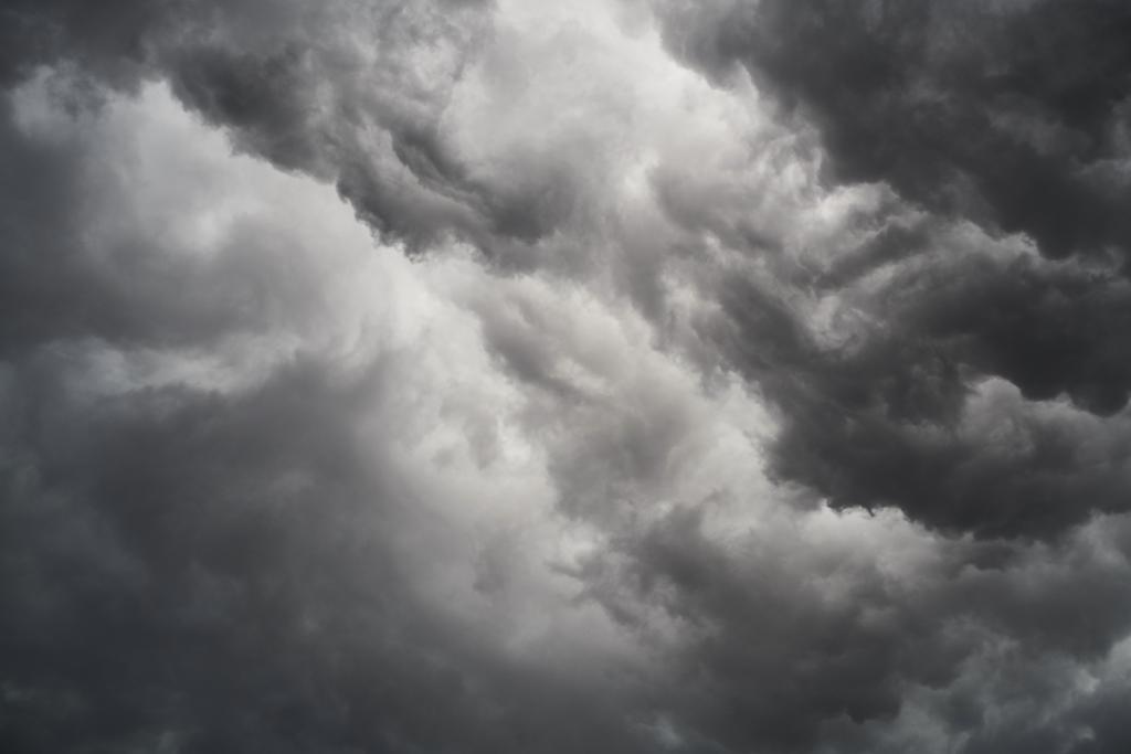 Alerta no Paraná: Frente fria e ciclone trazem risco de tempestades severas...