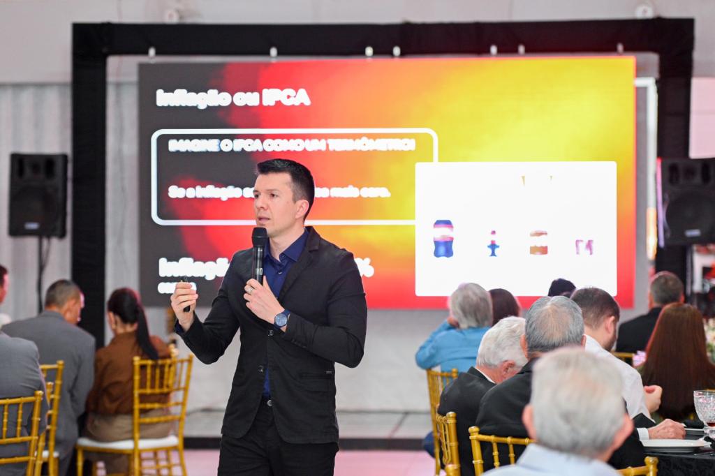 Cresol reúne cooperados em Nova Esperança para palestra sobre cenários econômicos e...