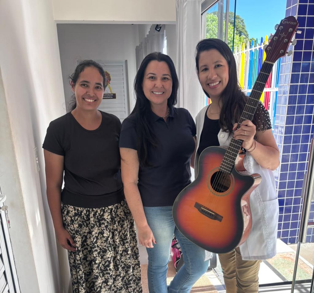 Música, teatro e fantoches encantam crianças em projeto cultural realizado...