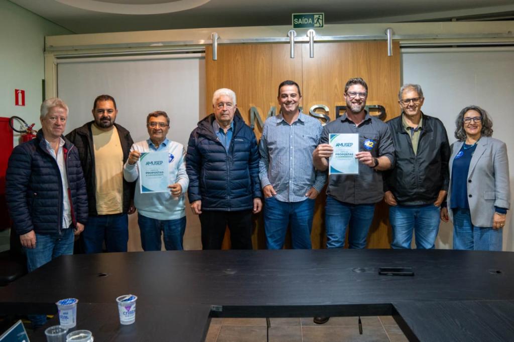 Na AMUSEP, Requião Filho discute demandas dos municípios e apresenta...